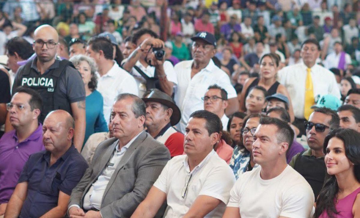Dirigentes de la transportación y taxismo brindaron su respaldo gremial a Daniel Noboa en Santo Domingo de los Tsáchilas.