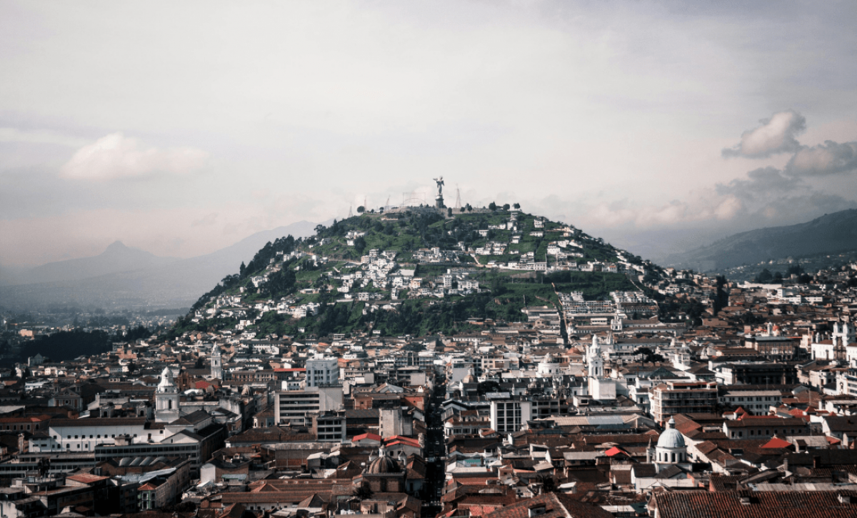 Mientras la Costa tendrá un día mayormente soleado y cálido, el INAMHI prevé lluvias moderadas en Cuenca y Quito.