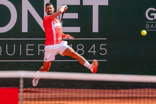 Djokovic vence a Hurkacz y alcanza los 100 Trofeos en Ginebra