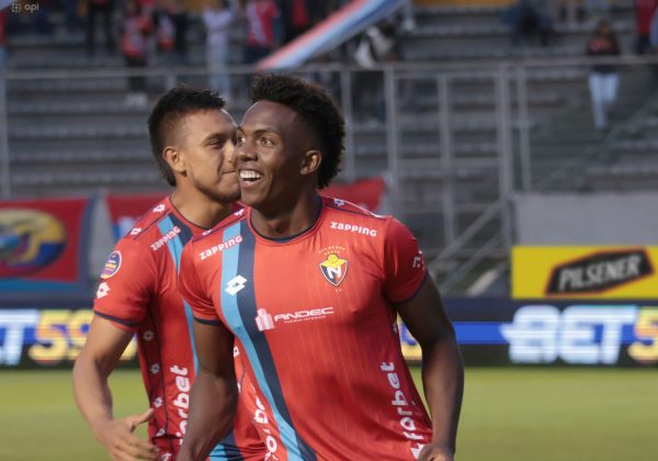 Djorkaeff Reasco reveló que Joao Quiñónez le partió una muela en la falta que generó expulsión para el defensa de Emelec