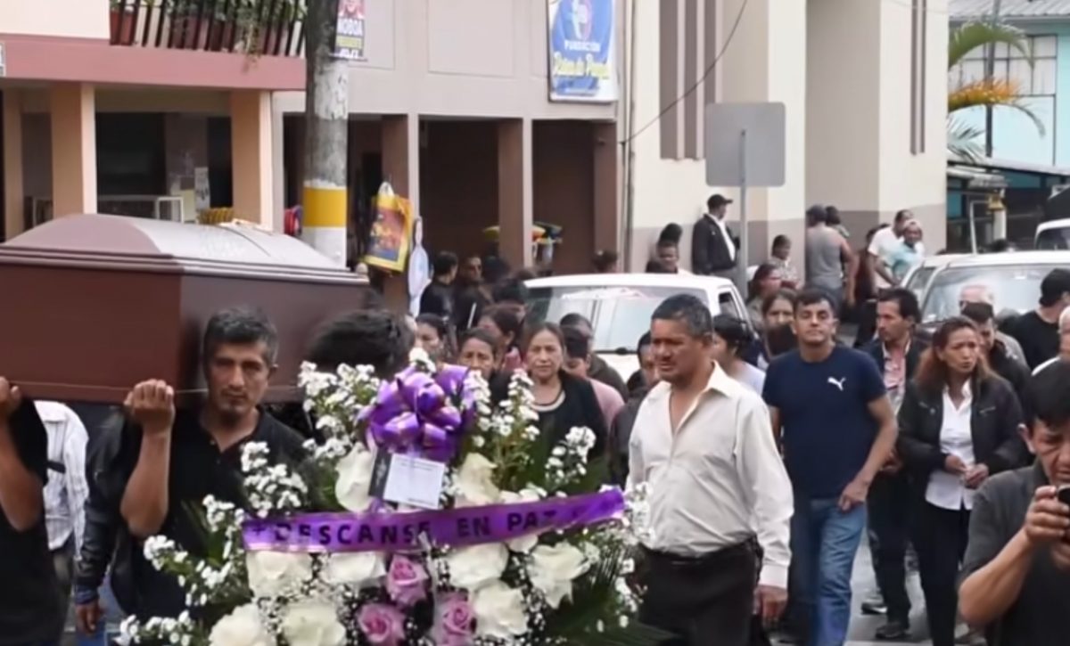 ¡Dolor en Pangua, Cotopaxi! Familiares sepultaron a hombre que fue devorado por dos perros de raza pitbull en la ciudad de Quito.