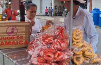 Don Antonio impulsa su emprendimiento con jugo de flor de Jamaica en Santo Domingo