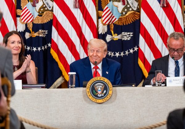 Donald Trump aborda el aumento de diagnósticos de autismo en Estados Unidos y dice que debe ser algo del exterior