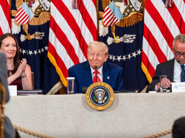 Donald Trump aborda el aumento de diagnósticos de autismo en Estados Unidos y dice que debe ser algo del exterior