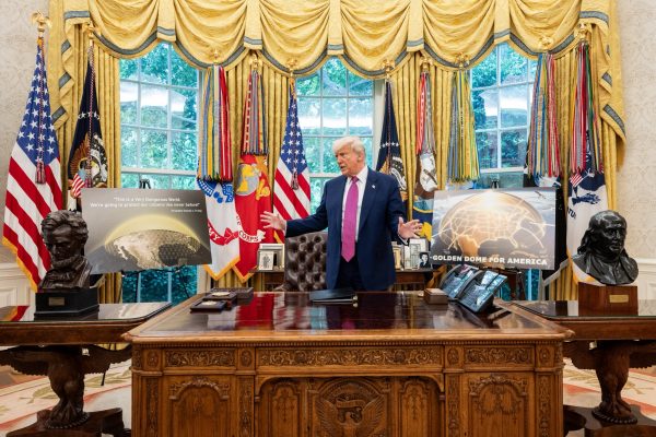 Donald Trump oficializa la construcción del sistema de defensa antimisiles “Domo Dorado” para proteger Estados Unidos