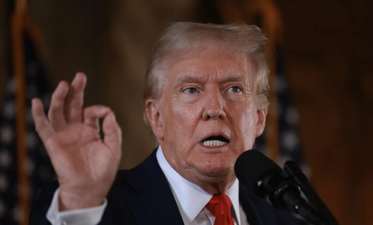 Donald Trump planea multas de casi mil dólares diarios para migrantes con órdenes de deportación.