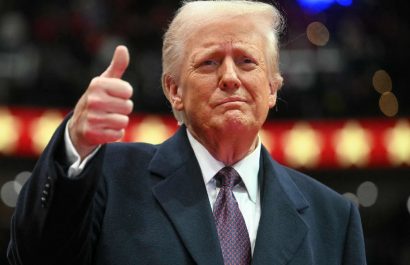 Donald Trump, presidente de Estados Unidos, anunció este miércoles un aumento de los aranceles a las importaciones chinas al 125 %