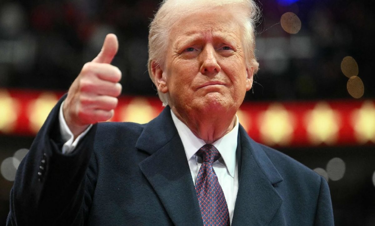 Donald Trump, presidente de Estados Unidos, anunció este miércoles un aumento de los aranceles a las importaciones chinas al 125 %
