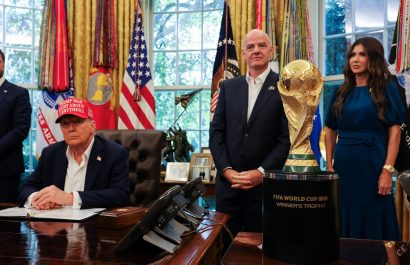 Donald Trump y Gianni Infantino en el despacho oval de la Casa Blanca