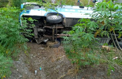 Dos buses, uno de la cooperativa de transporte La Unión, se vieron involucrados en un accidente de tránsito la mañana de este martes 17 de abril de 2025.