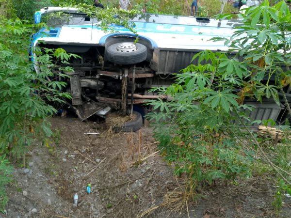 Dos buses, uno de la cooperativa de transporte La Unión, se vieron involucrados en un accidente de tránsito la mañana de este martes 17 de abril de 2025.