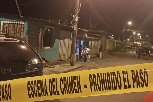 Dos hombres fueron asesinados a balazos en el barrio 9 de Mayo, en Santo Domingo. (El Diario)