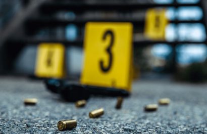 Dos mujeres asesinadas con violencia extrema en Los Ríos una fue atacada en su local, la otra mientras dormía