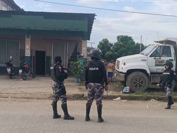 Dos niños de dos y siete años, junto con un adolescente de 17 años, resultaron baleados durante un ataque armado,