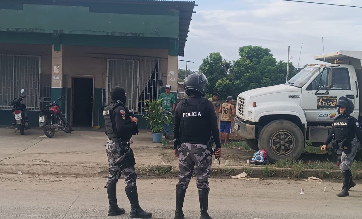 Dos niños de dos y siete años, junto con un adolescente de 17 años, resultaron baleados durante un ataque armado,