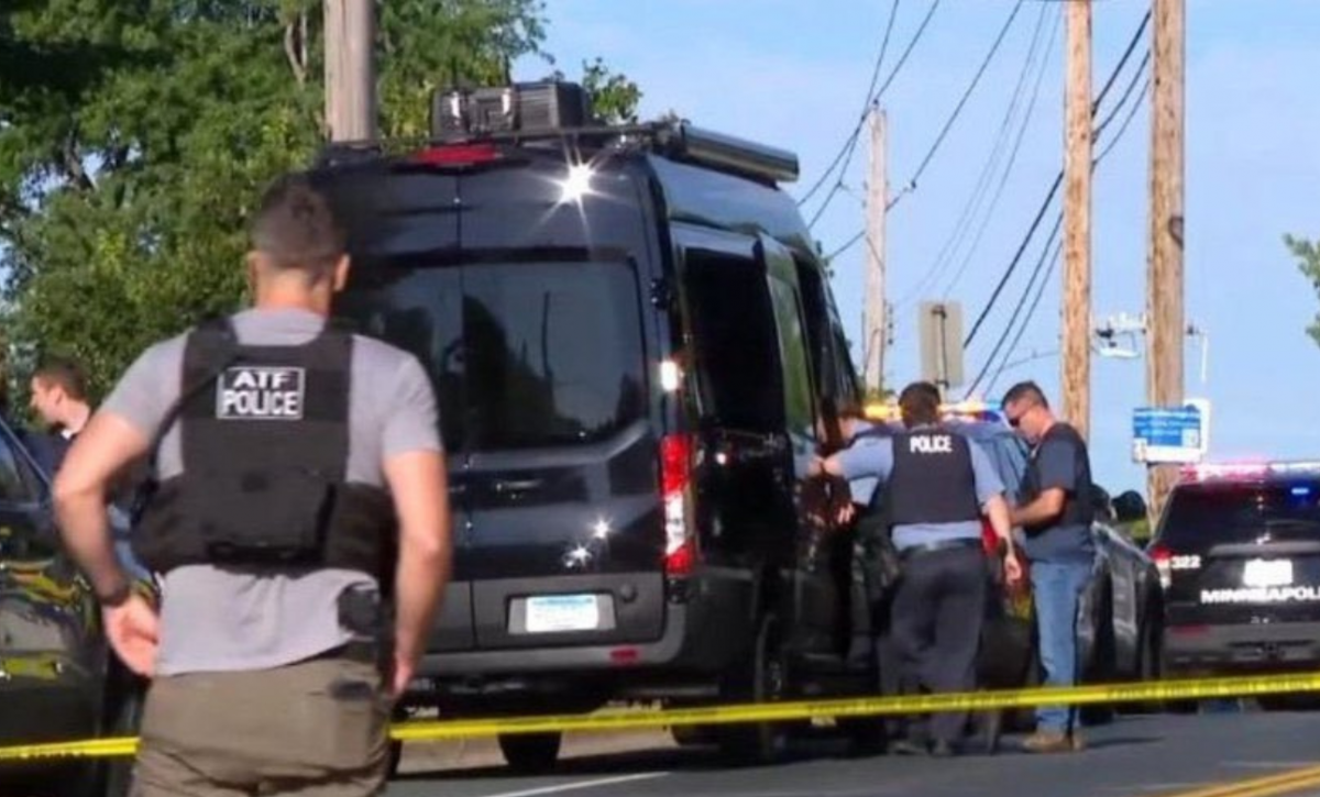 Dos niños mueren tras un tiroteo en una escuela católica en Minneapolis, Estados Unidos