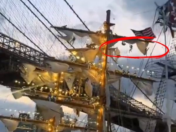 Dos tripulantes fallecen tras colisión del Buque Cuauhtémoc contra el puente de Brooklyn