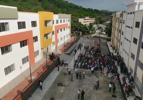 Con los recursos de la Ley de Solidaridad, la UTM construyó varios edificios afectados el 16A.