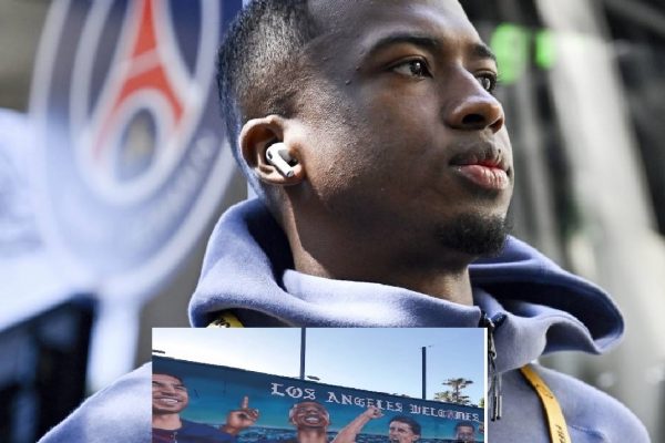 El defensa ecuatoriano Willian Pacho del PSG
