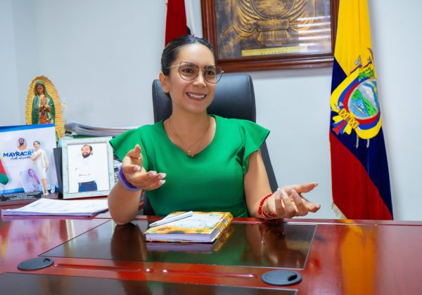 Mayra Cruz, alcaldesa de El Carmen, no descarta postularse a la reelección en el 2027