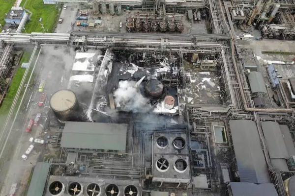 EP Petroecuador declaró en emergencia, por 60 días, la operación de la Refinería Esmeraldas tras un incendio registrado el 26 de mayo.