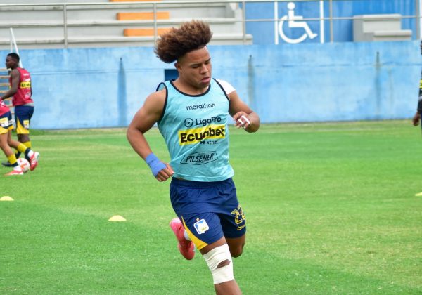 Érick Mendoza, delantero de Delfín.
