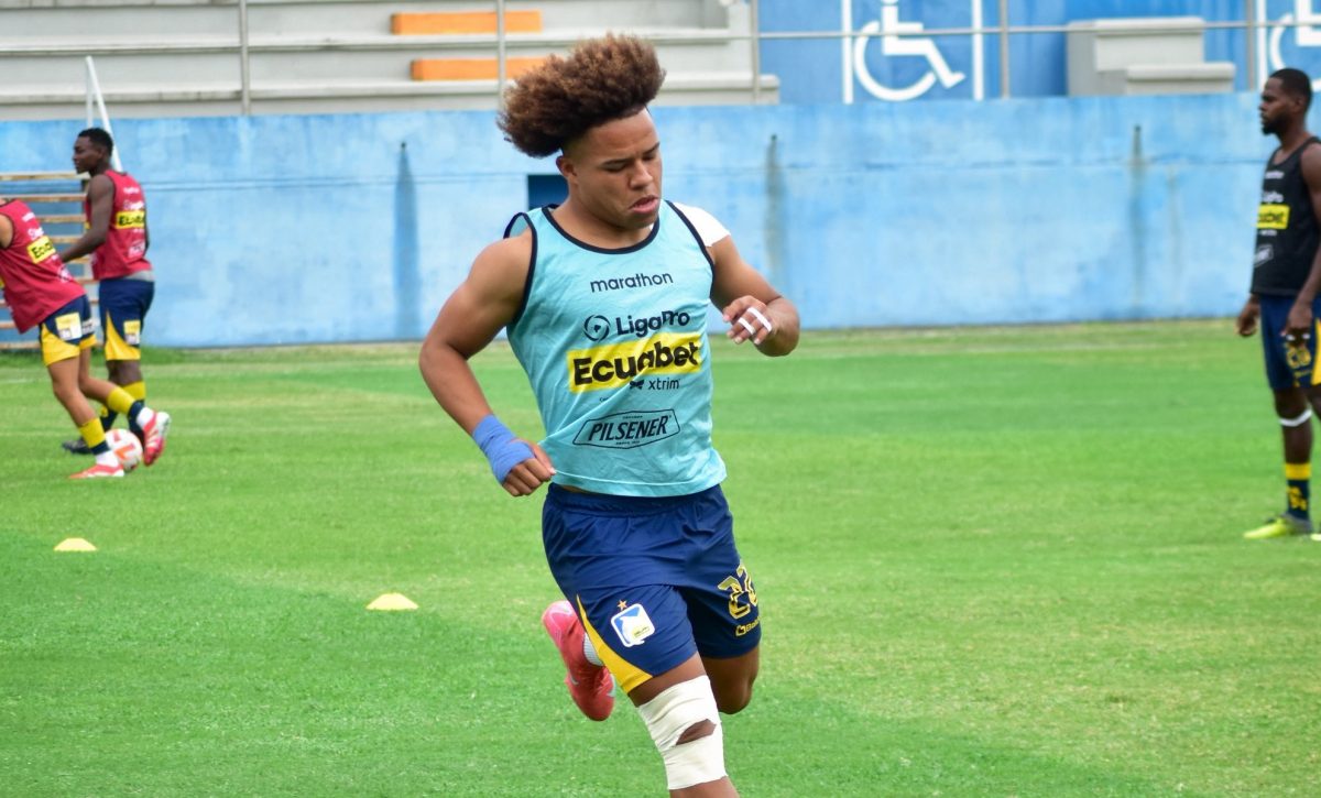 Érick Mendoza, delantero de Delfín.