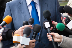 Economistas instan a Gobiernos a invertir en modelos sostenibles que protejan a medios de comunicación en la era de la IA