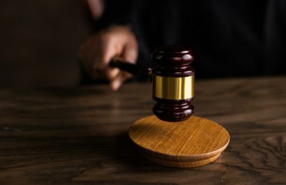Ecuador Ministerio del Interior y la UAFE investigarán el patrimonio de jueces y fiscales que liberan criminales