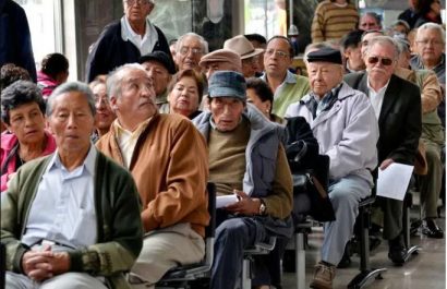 Ecuador adelanta pago de decimotercer sueldo a funcionarios y jubilados.