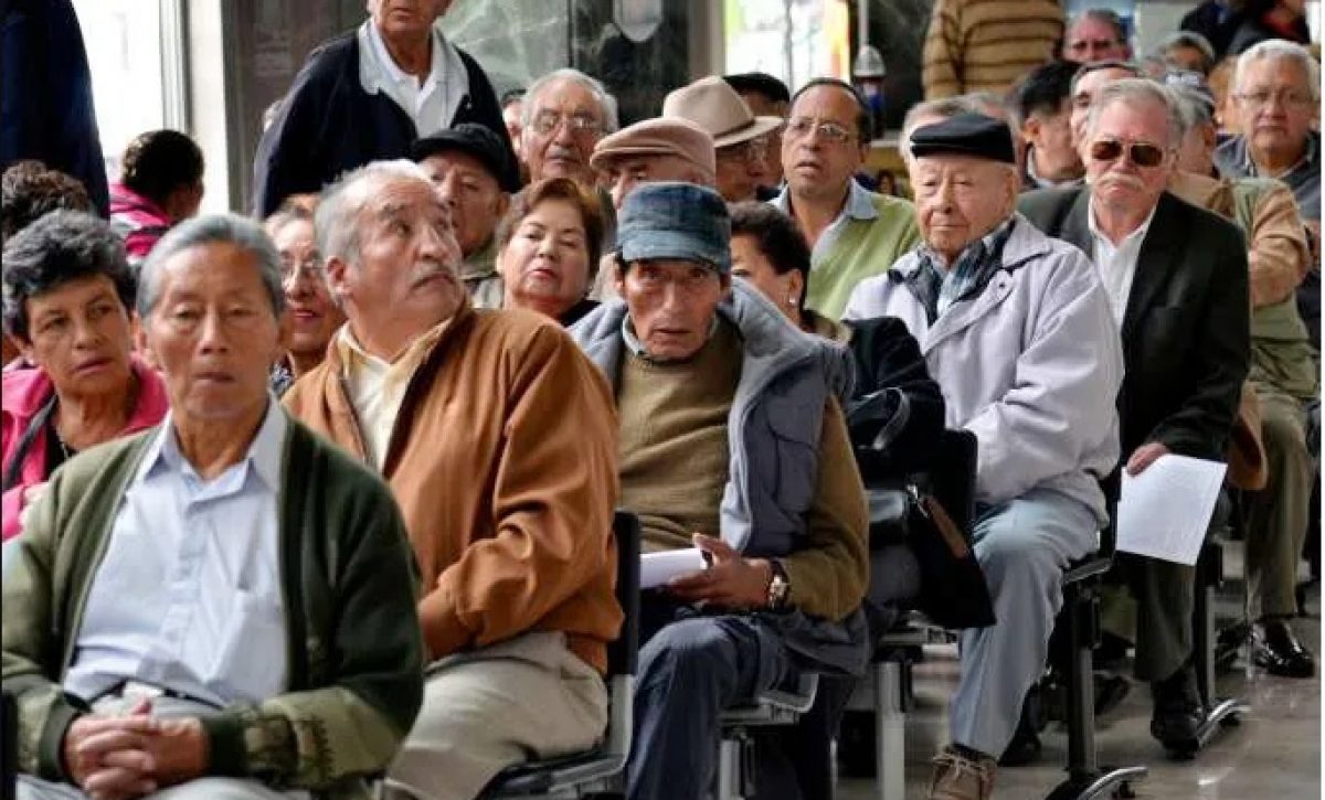 Ecuador adelanta pago de decimotercer sueldo a funcionarios y jubilados.
