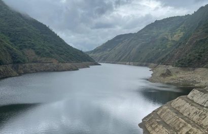 Ecuador adquiere el máximo de electricidad posible de Colombia en medio de una reducción de lluvias en Mazar