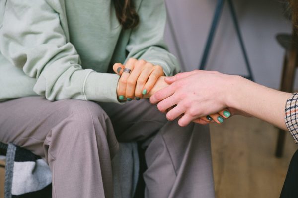 Ecuador avanza en prevención del suicidio con nueva guía nacional