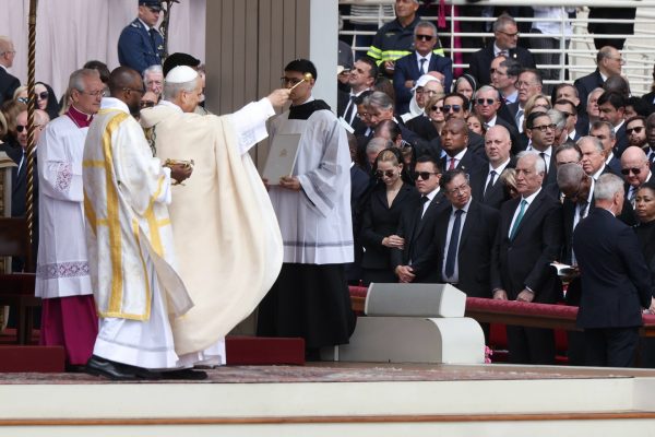 Ecuador camina con ese compromiso de construir paz, dice el presidente Noboa desde el Vaticano