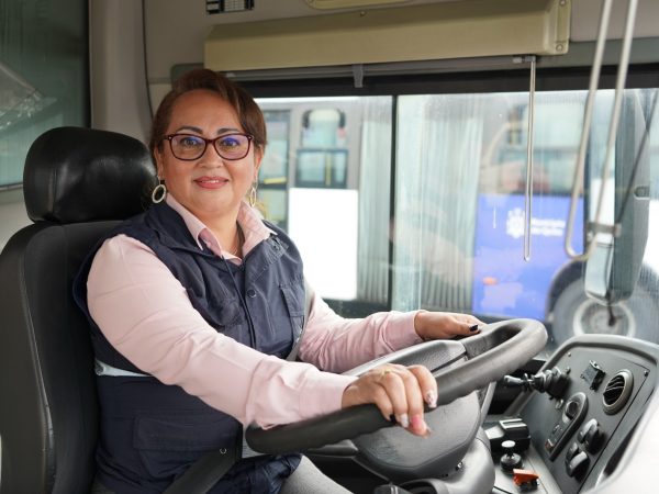 Ecuador celebra el rol de la mujer en el transporte con encuentro histórico