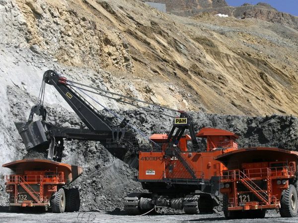 Ecuador endurece fiscalización a la minería $4.800 millones en juego por inversiones dormidas