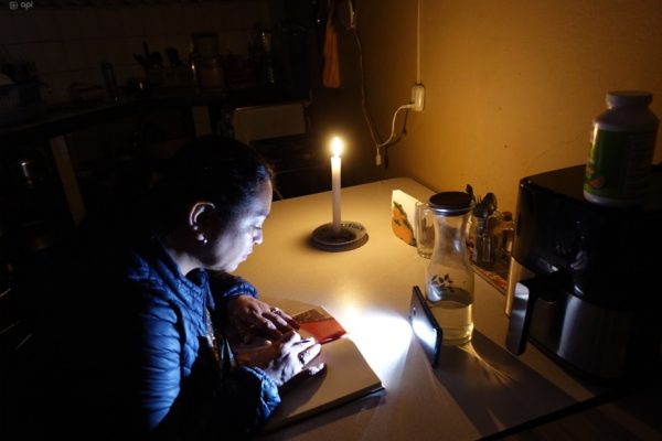 Ecuador enfrentó apagones que causaron millonarias pérdidas económicas. Foto: API
