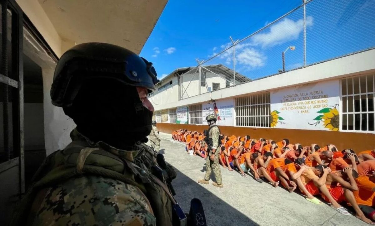 Ecuador fortalecerá su sistema penitenciario con la contratación de 10.000 policías y militares en servicio pasivo