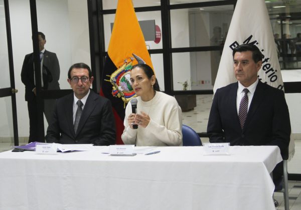 Ecuador inicia apertura gradual del catastro minero no metálico tras siete años