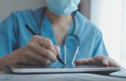 Ecuador pagará a médicos y enfermeros residentes en hospitales públicos