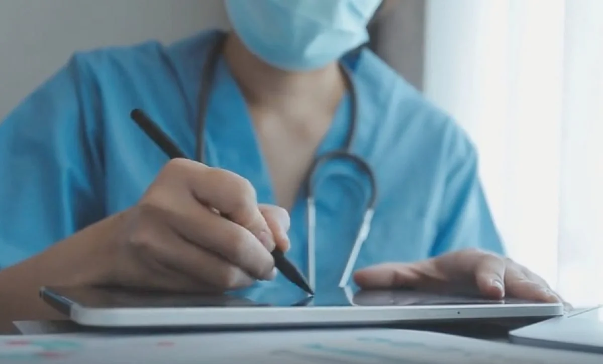 Ecuador pagará a médicos y enfermeros residentes en hospitales públicos