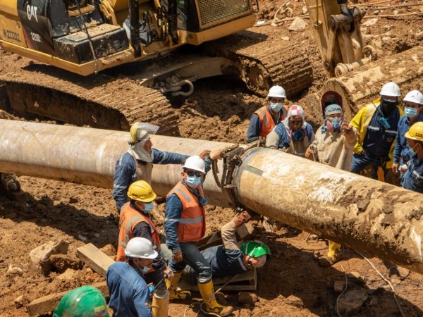 Ecuador pierde 303.700 barriles diarios de petróleo por colapso de oleoductos