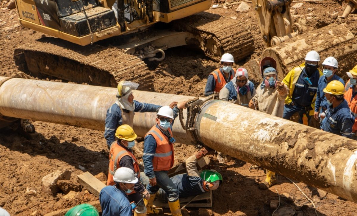 Ecuador pierde 303.700 barriles diarios de petróleo por colapso de oleoductos