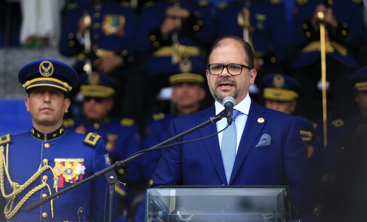 Ecuador prohíbe la entrada durante 40 años a 1.000 presos colombianos deportados, confirmó el ministro del Interior John Reimberg