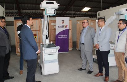 Ecuador recibe 69 unidades de rayos X móviles para 54 hospitales del país