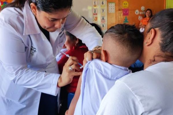 Ecuador reduce contagios de tosferina aunque fallecimientos suman 15 en 2025