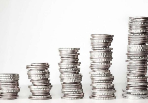 Ecuador reduce riesgo país a niveles mínimos desde febrero de 2025