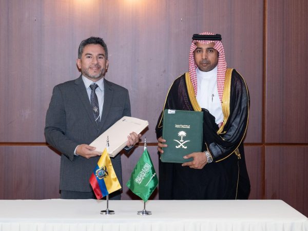 Ecuador y Arabia Saudita acuerdan vuelos directos y nuevas rutas aéreas globales.