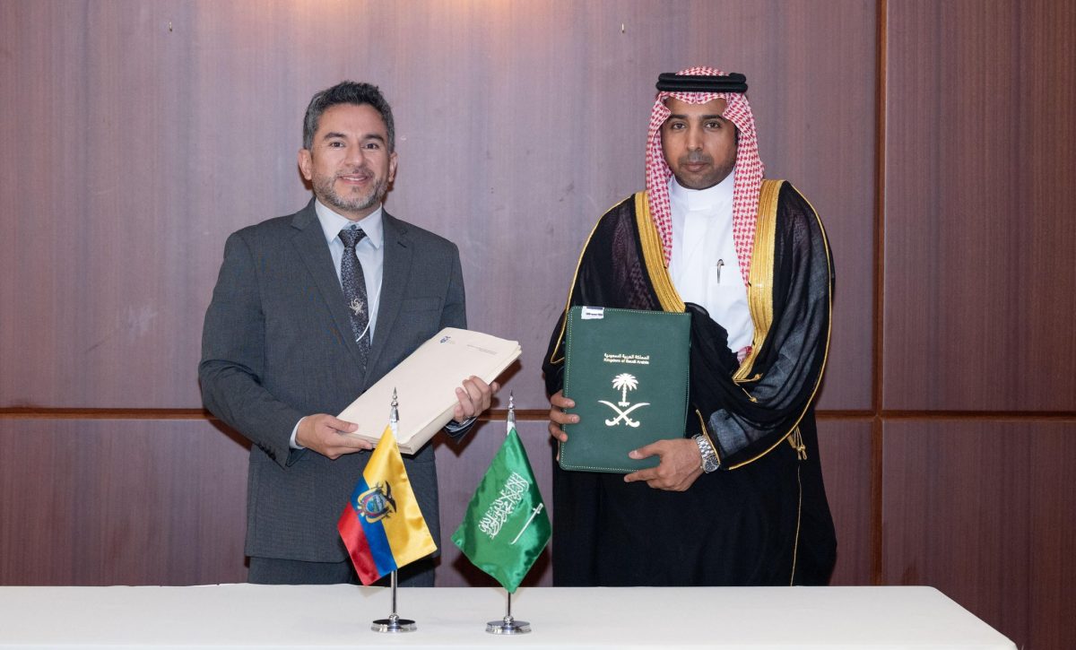 Ecuador y Arabia Saudita acuerdan vuelos directos y nuevas rutas aéreas globales.