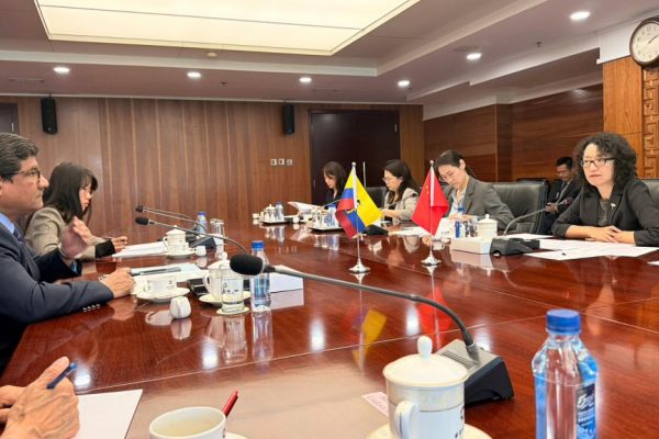 Ecuador y China avanzan en su acuerdo comercial con tres nuevas comisiones clave